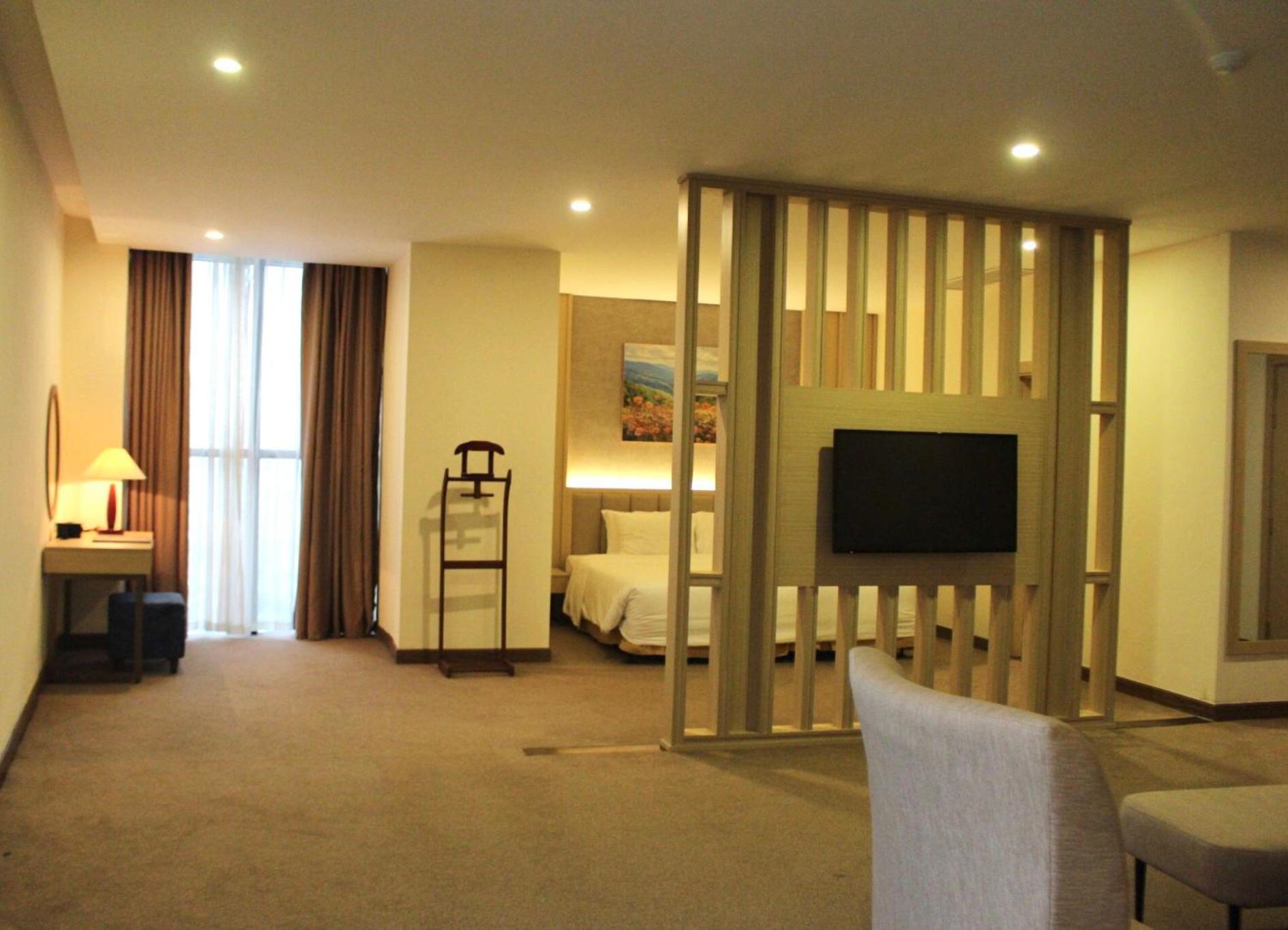 มวง ตานห์ ควง ตริ โฮเต็ล Hotel Quang Tri ภายนอก รูปภาพ