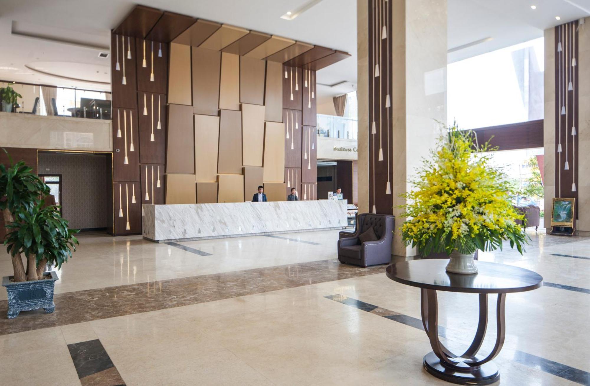 มวง ตานห์ ควง ตริ โฮเต็ล Hotel Quang Tri ภายนอก รูปภาพ