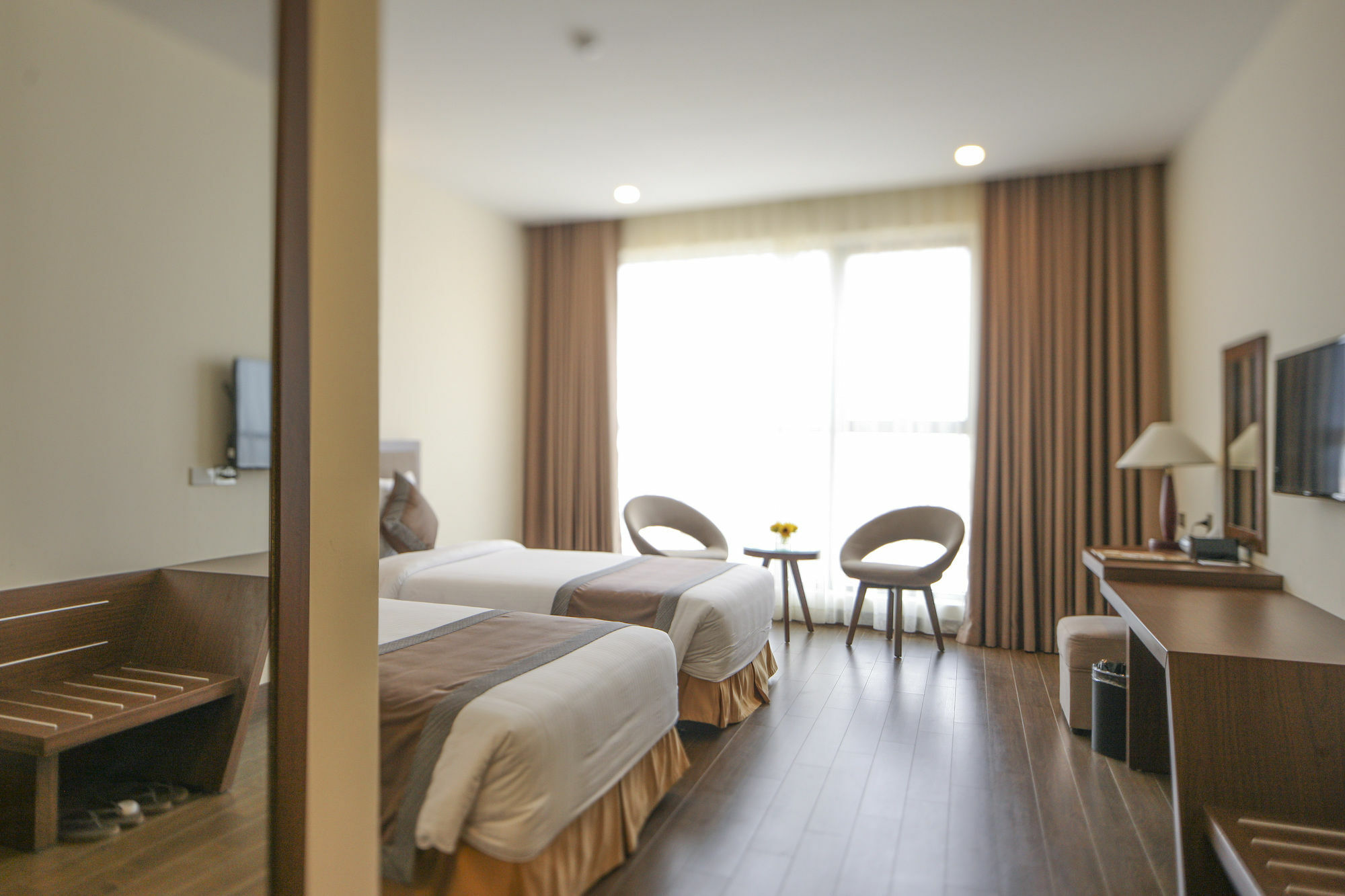 มวง ตานห์ ควง ตริ โฮเต็ล Hotel Quang Tri ภายนอก รูปภาพ